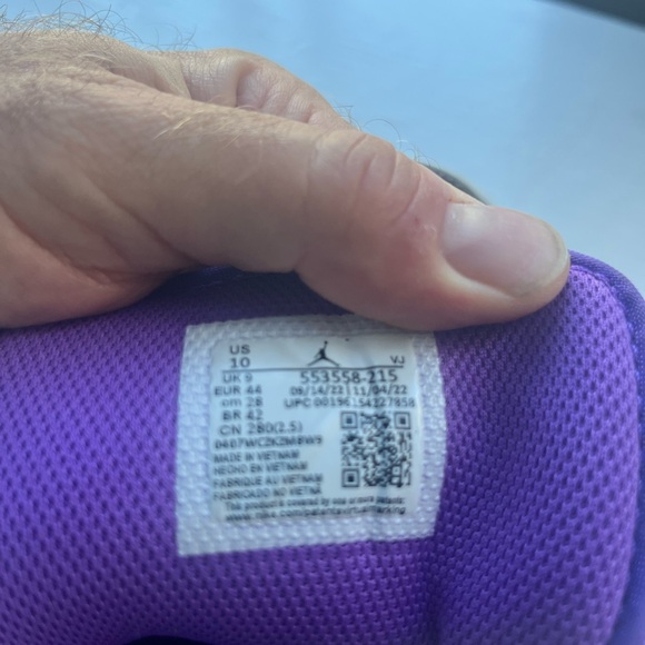 Air Jordan 1 low men’s 10. - Picture 6 of 11